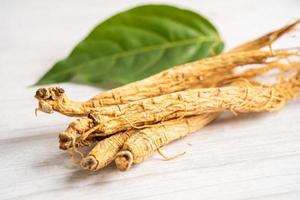 ginseng, gedroogd plantaardig kruid. gezond voedsel beroemd exportvoedsel in het land van Korea. foto