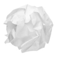 verfrommeld papier bal op een witte achtergrond foto