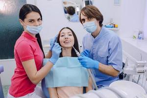 bezoek aan de tandarts foto