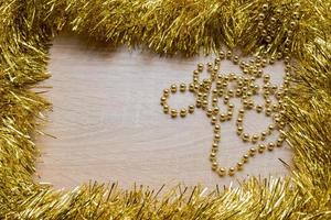 kerst nieuwjaar vakantie achtergrond. gouden klatergoud. kopieer ruimte foto