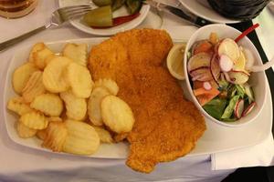 er staat een hapje op tafel in het restaurant, eet smakelijk allemaal foto