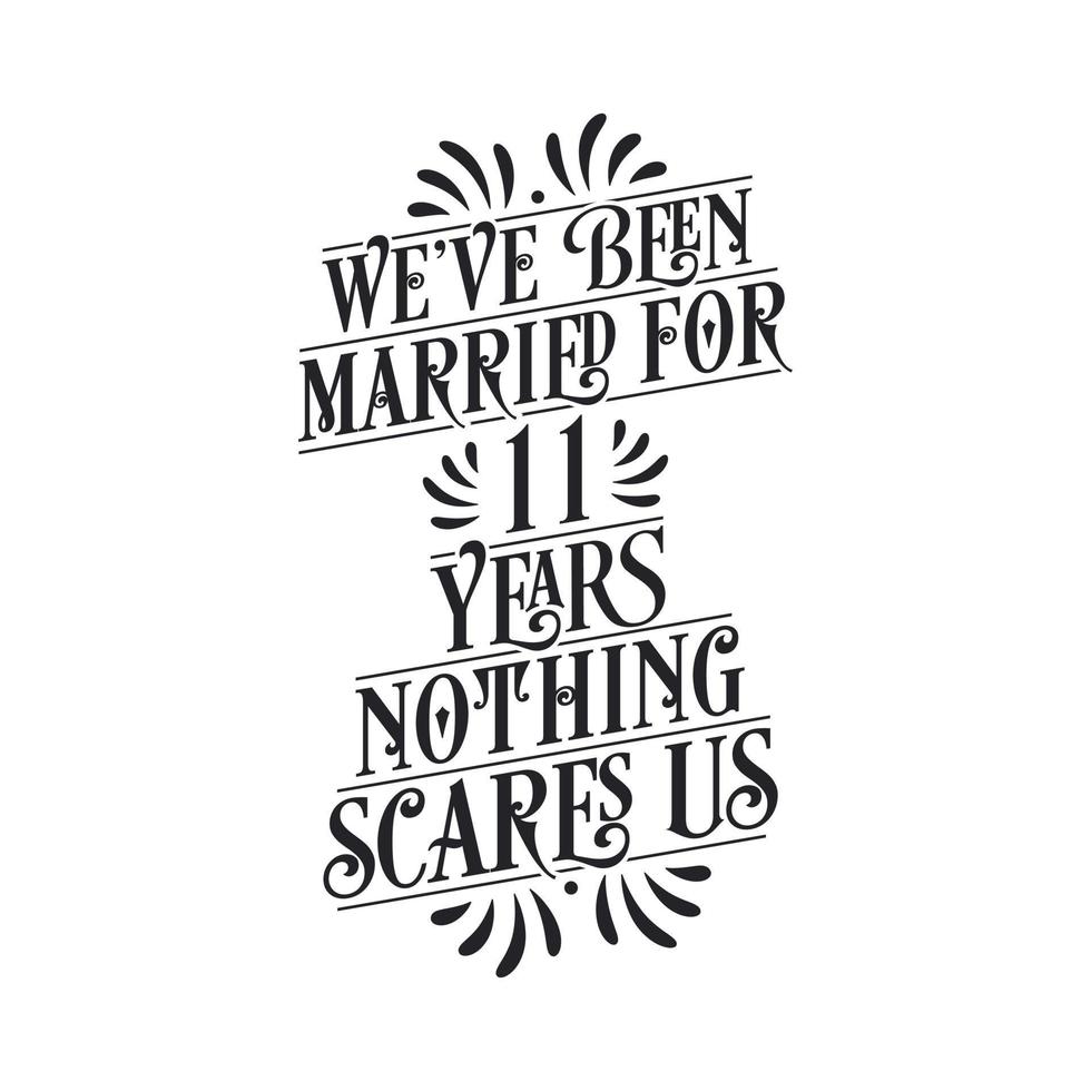 we zijn 11 jaar getrouwd, niets maakt ons bang. 11e verjaardag viering kalligrafie belettering vector