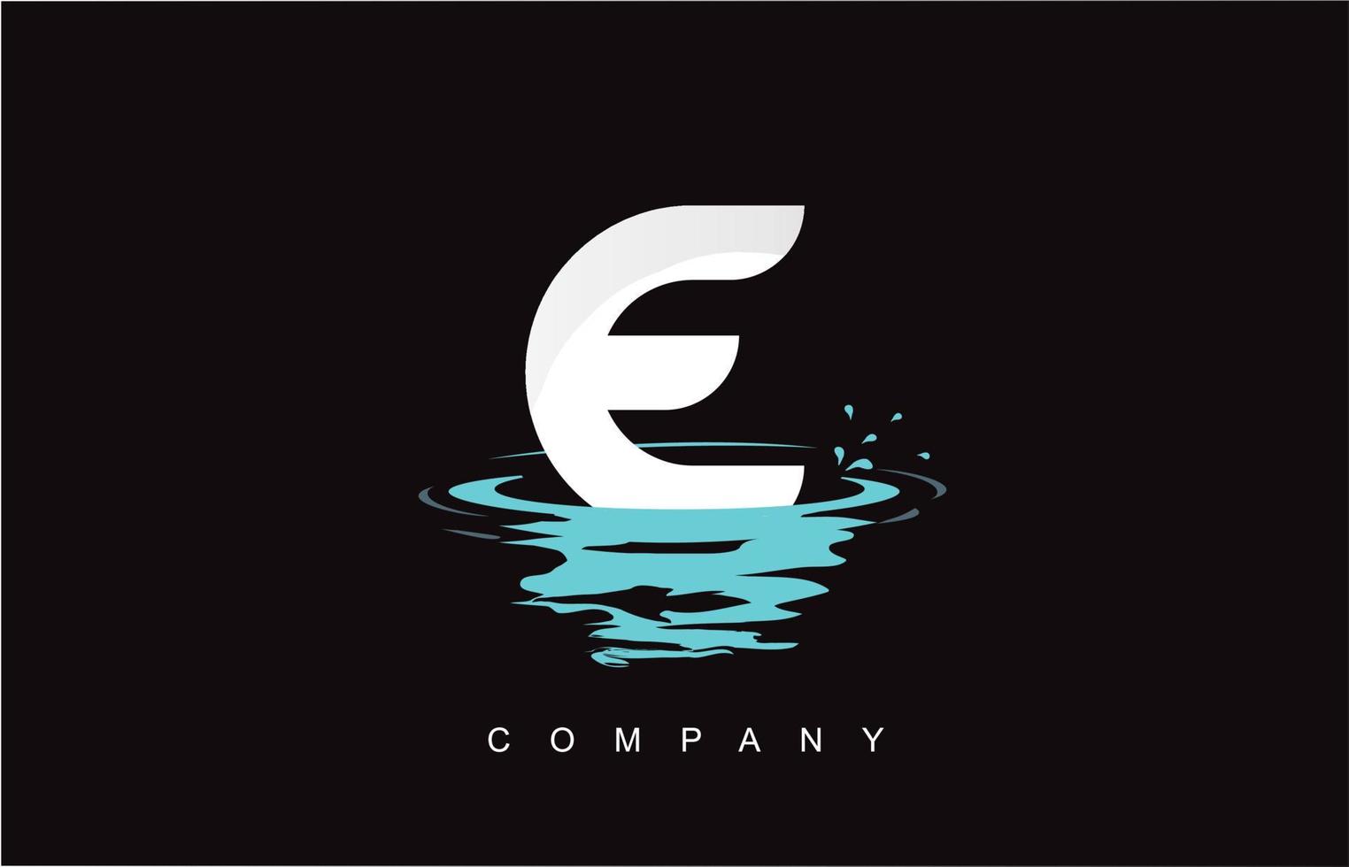 e letter logo-ontwerp met water splash rimpelingen druppels reflectie vector