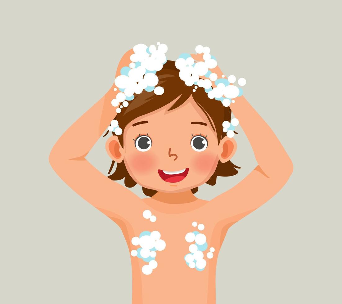 schattig weinig meisje het wassen haar haar- met shampoo in de badkamer vector