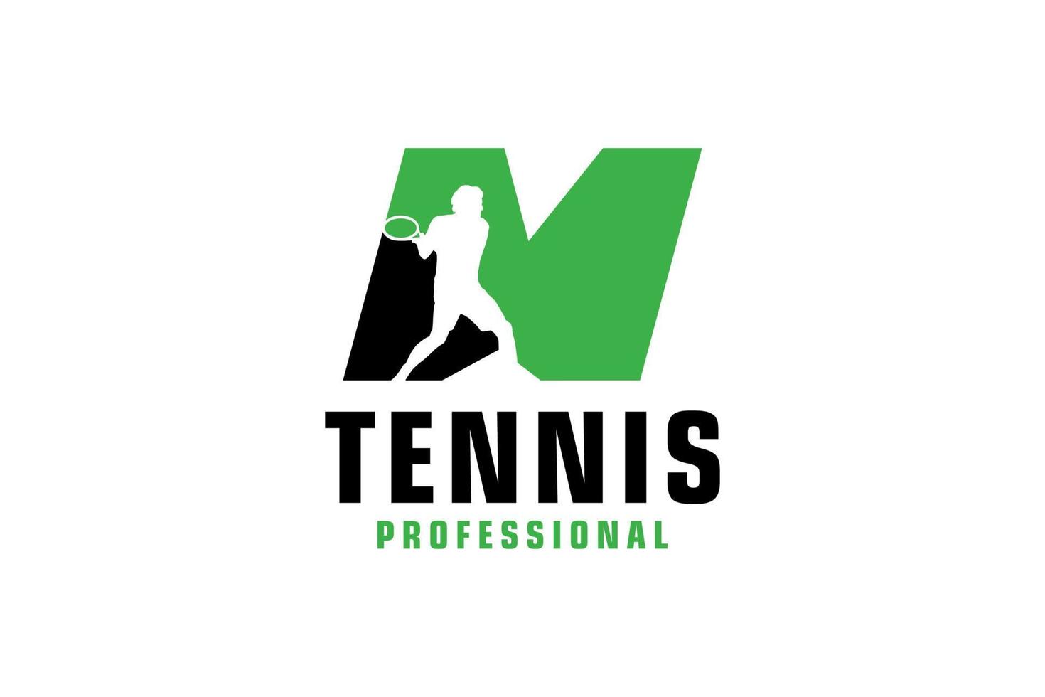 brief m met tennis speler silhouet logo ontwerp. vector ontwerp sjabloon elementen voor sport team of zakelijke identiteit.