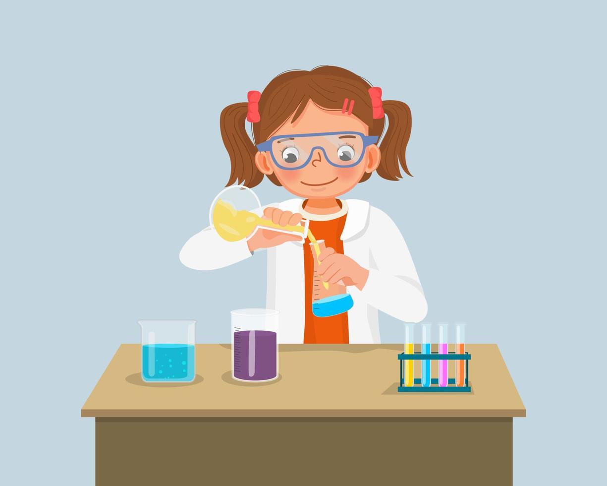 schattig weinig meisje wetenschapper met veiligheid stofbril menging chemisch vloeistof in kolven aan het doen wetenschap project chemie experiment in de laboratorium vector