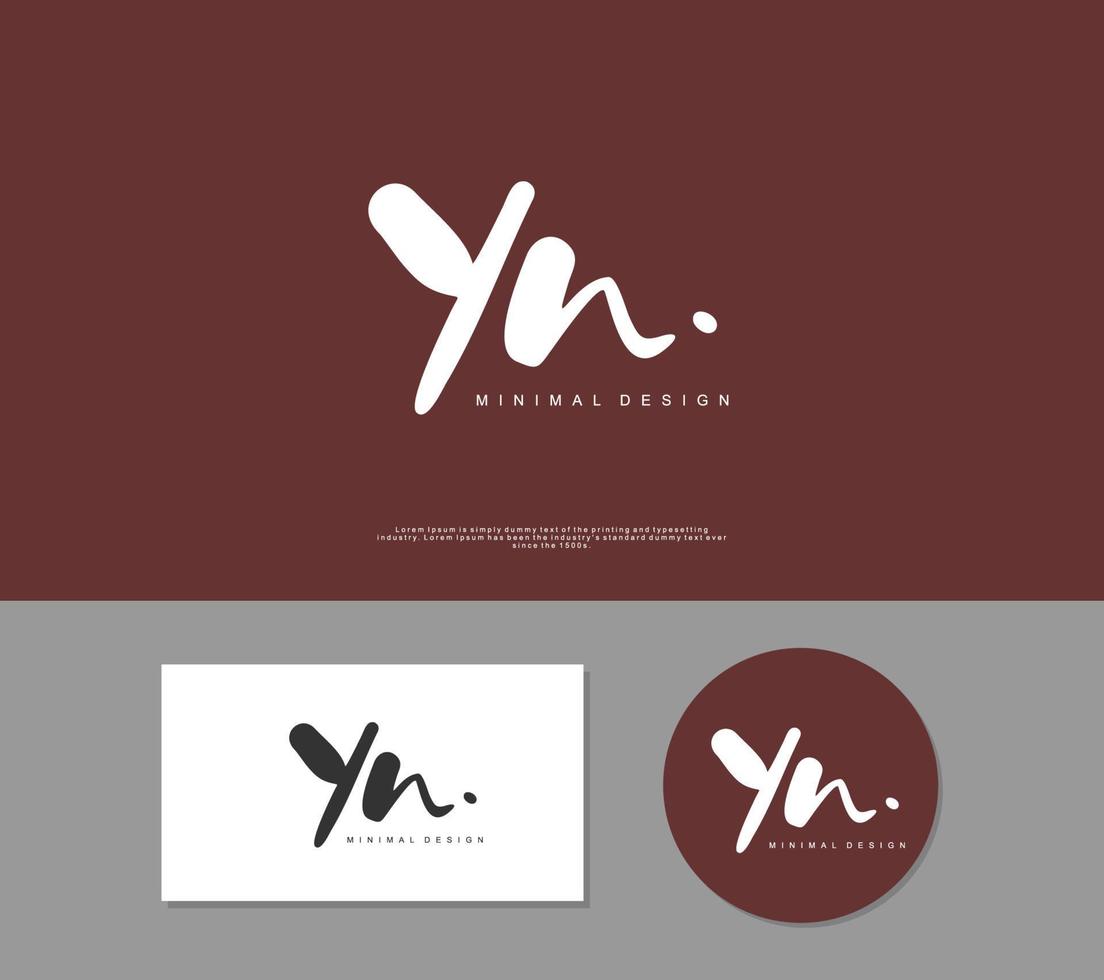 yn eerste handschrift of handgeschreven logo voor identiteit. logo met handtekening en hand- getrokken stijl. vector