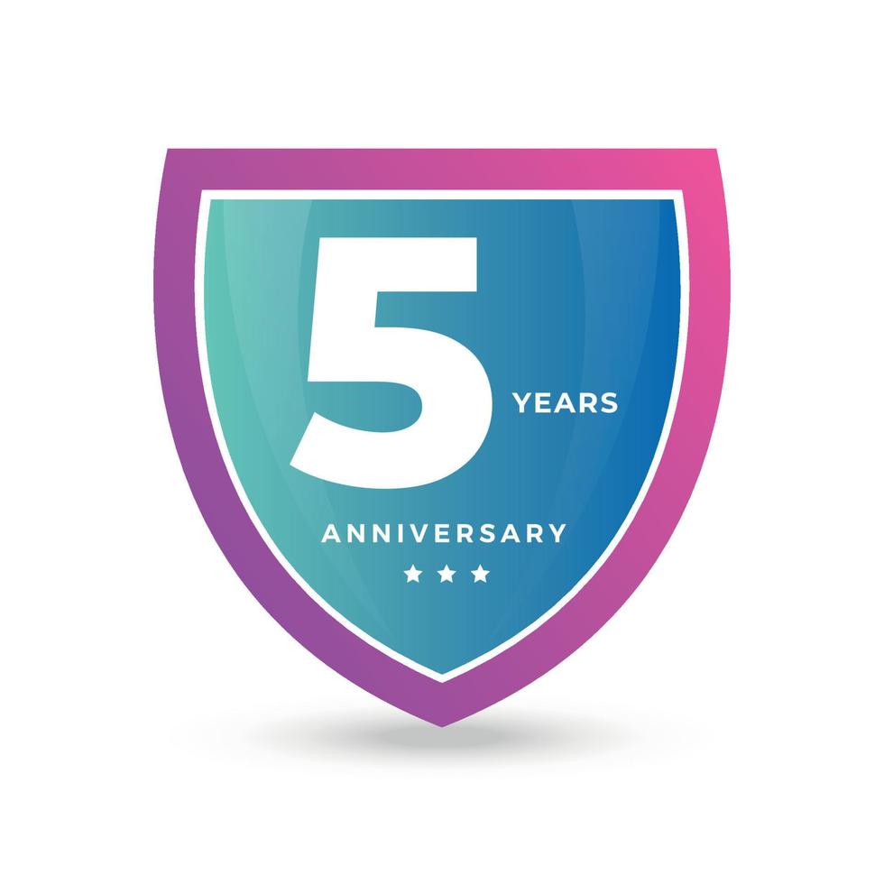 5e vijfde verjaardag vieren icoon logo etiket vector evenement goud kleur schild