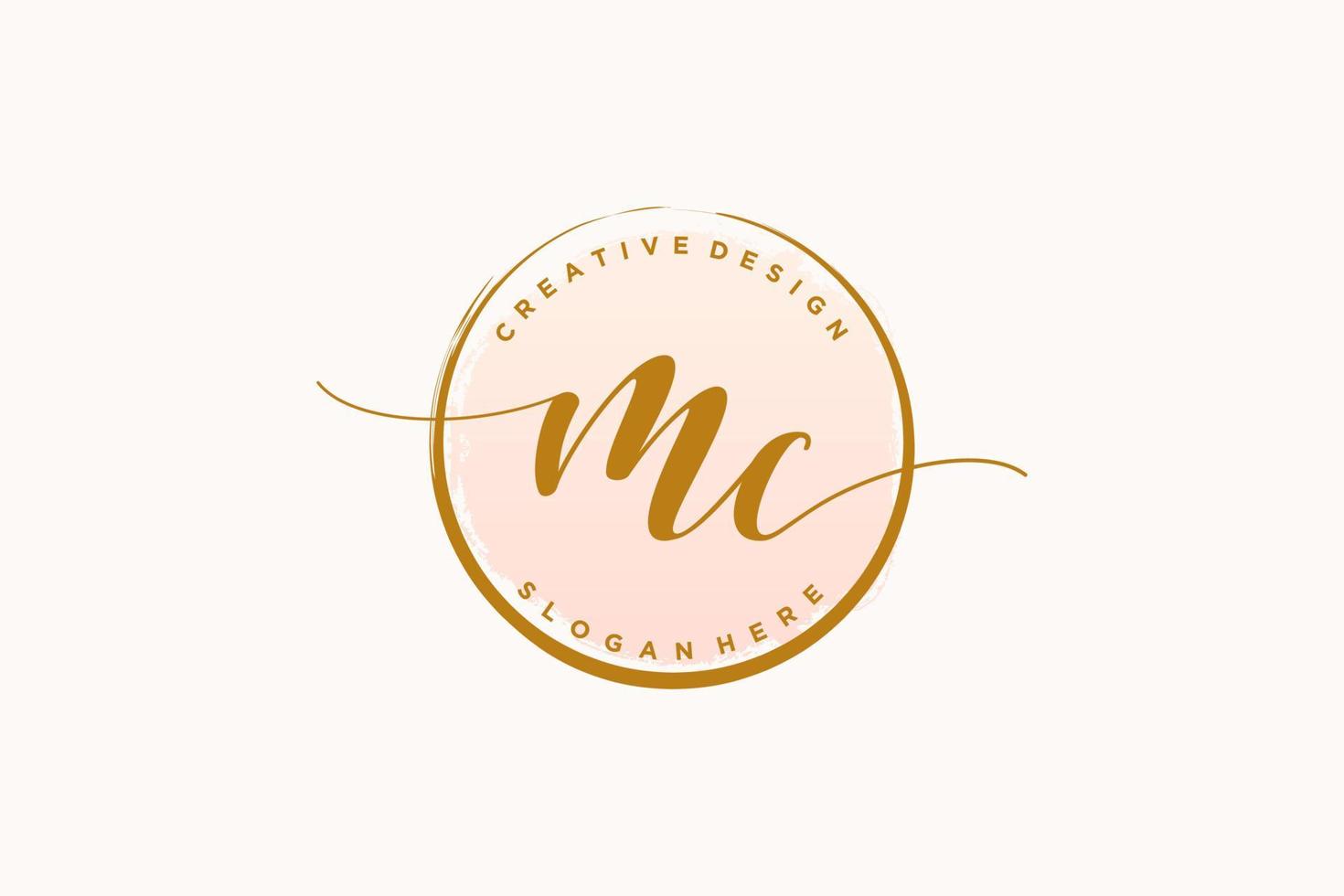 eerste mc handschrift logo met cirkel sjabloon vector handtekening, bruiloft, mode, bloemen en botanisch met creatief sjabloon.