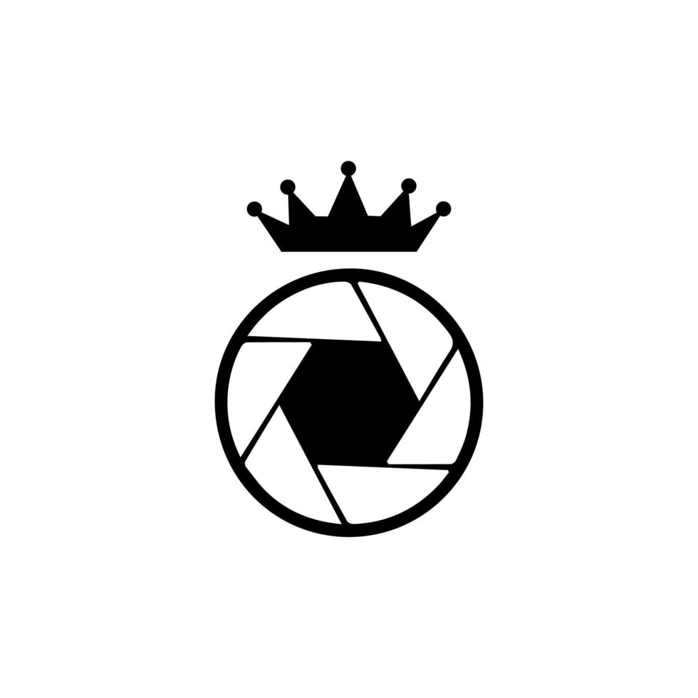 gemakkelijk logo ontwerp met lens koning of camera koning concept. eps 10 vector