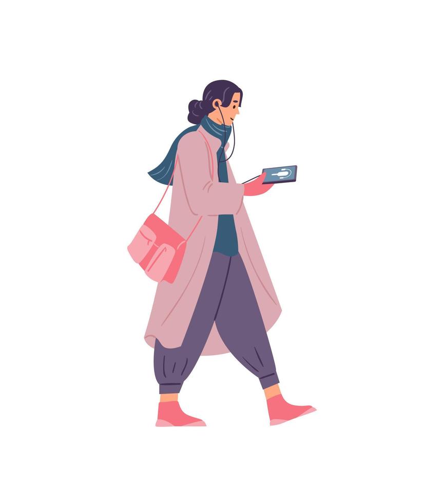 vrouw wandelen luisteren naar podcast tonen in haar smartphone. vlak vector illustratie. geïsoleerd Aan wit.