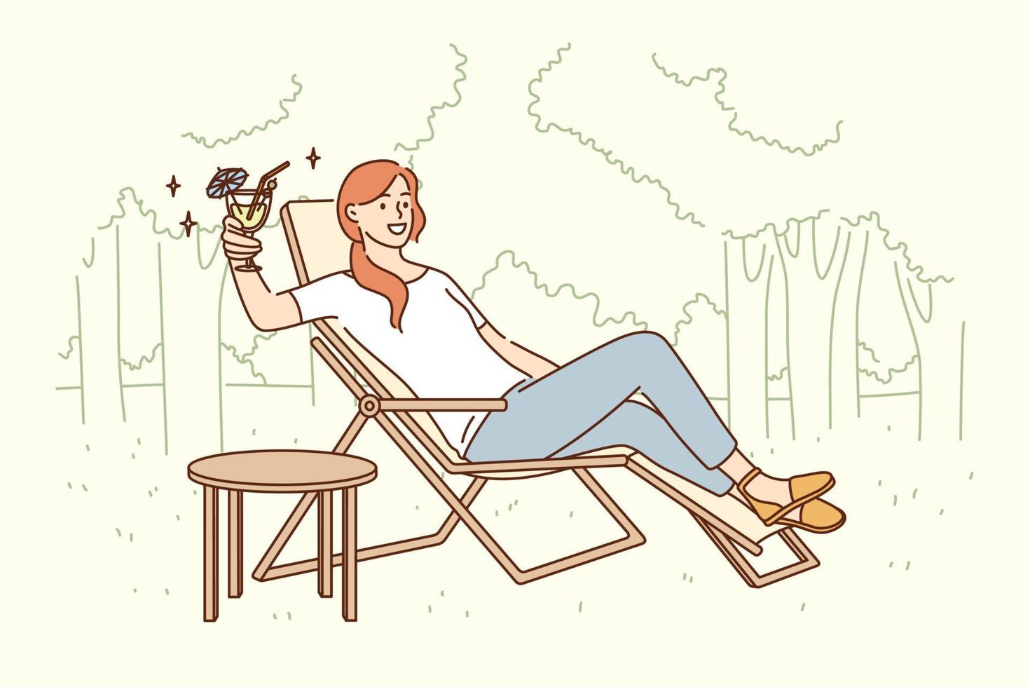 ontspanning en vrije tijd werkzaamheid concept. glimlachen mooi vrouw tekenfilm karakter zittend in dek stoel drinken luxe cocktail ontspannende alleen buitenshuis vector illustratie