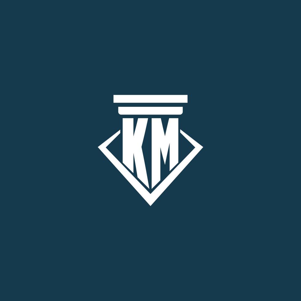 km eerste monogram logo voor wet stevig, advocaat of pleiten voor met pijler icoon ontwerp vector