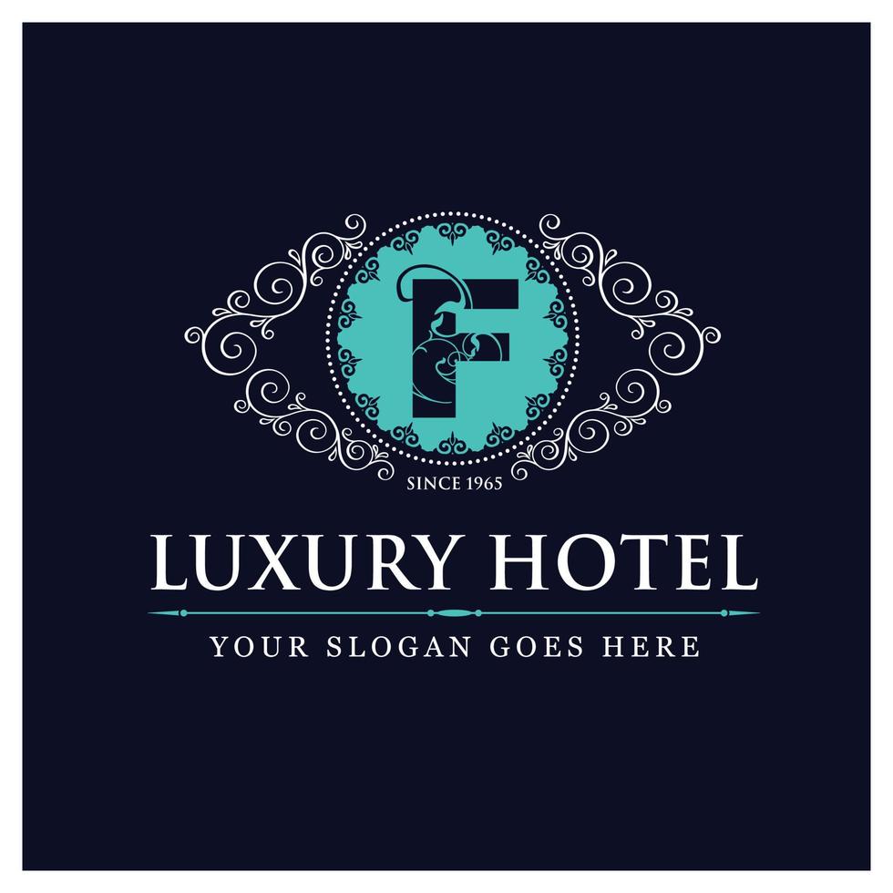 luxe hotel ontwerp met logo en typografie vector