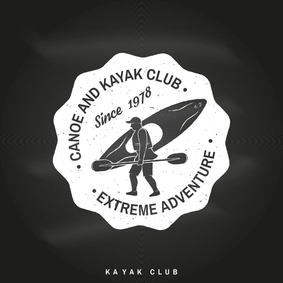 kano en kajak club kenteken. vector illustratie.