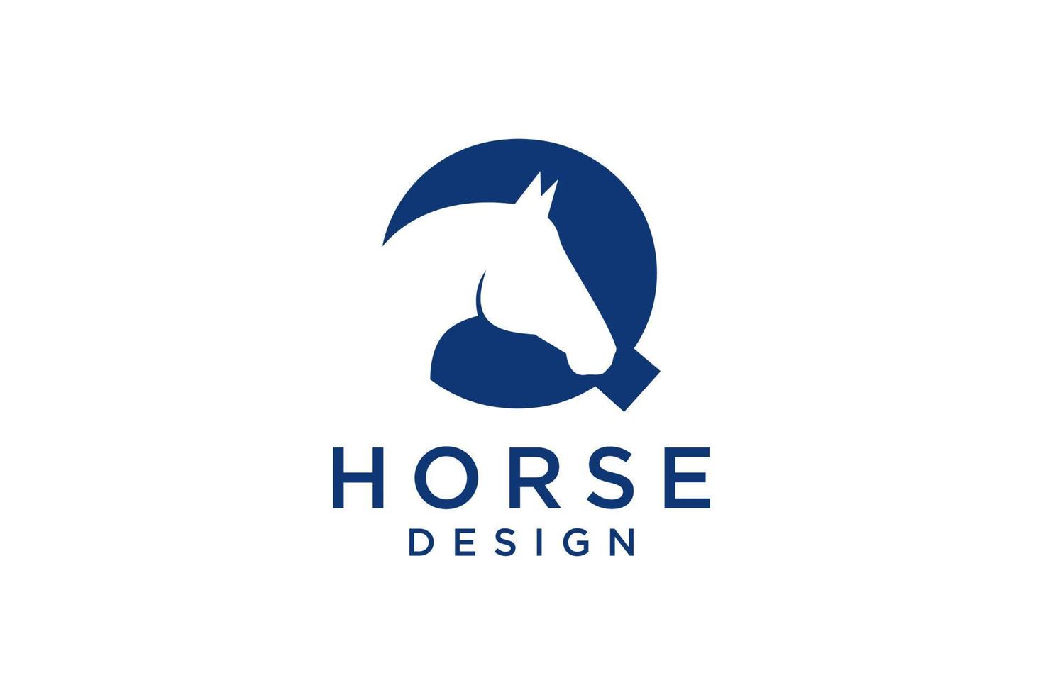het logo-ontwerp met de beginletter q is gecombineerd met een modern en professioneel paardenhoofdsymbool vector