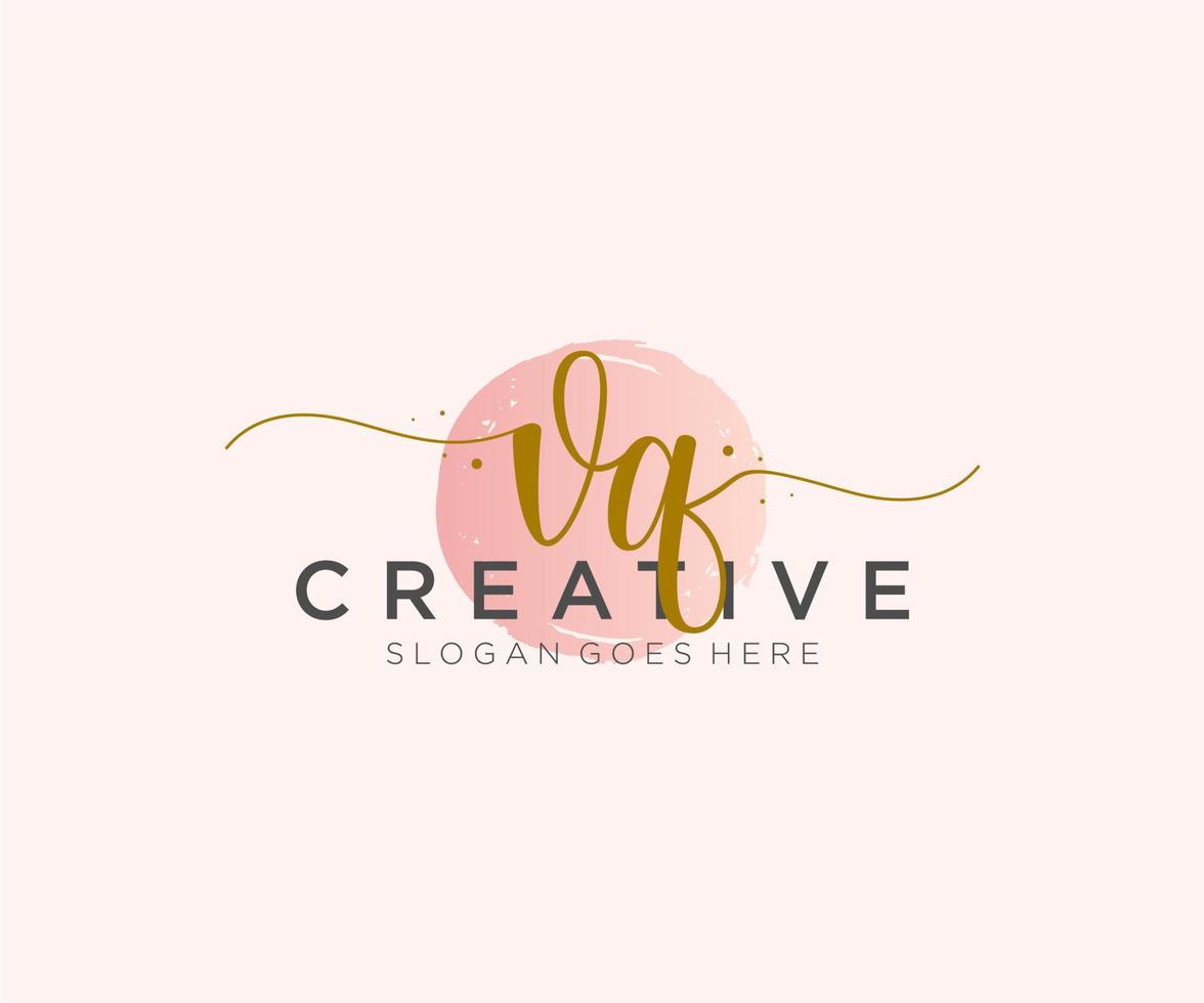 eerste vq vrouwelijk logo schoonheid monogram en elegant logo ontwerp, handschrift logo van eerste handtekening, bruiloft, mode, bloemen en botanisch met creatief sjabloon. vector