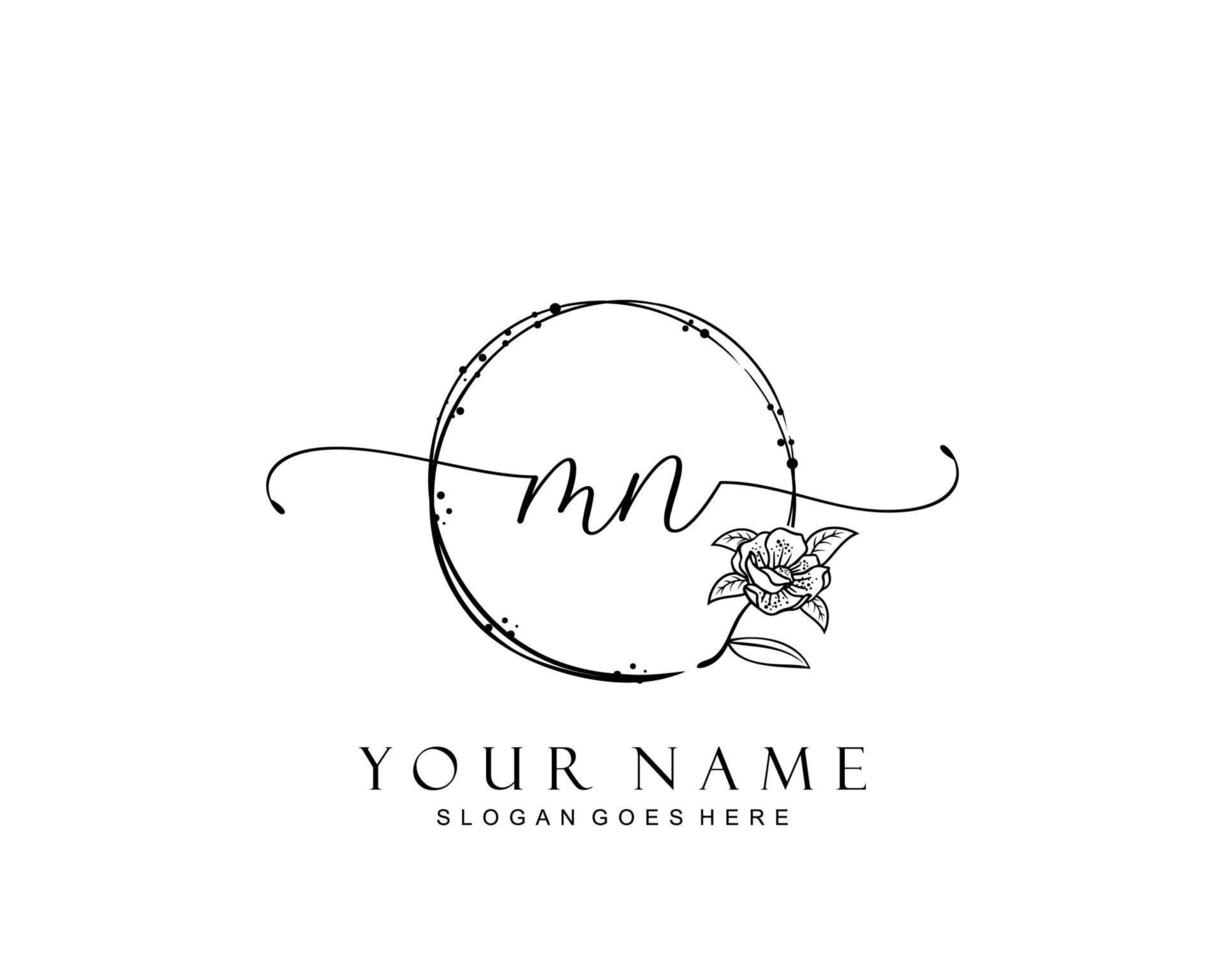eerste mn schoonheid monogram en elegant logo ontwerp, handschrift logo van eerste handtekening, bruiloft, mode, bloemen en botanisch met creatief sjabloon. vector