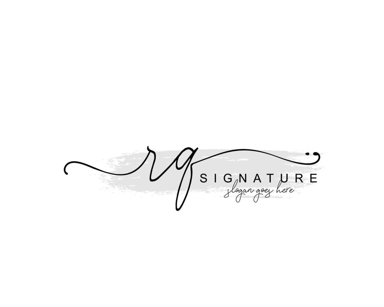 eerste rq schoonheid monogram en elegant logo ontwerp, handschrift logo van eerste handtekening, bruiloft, mode, bloemen en botanisch met creatief sjabloon. vector