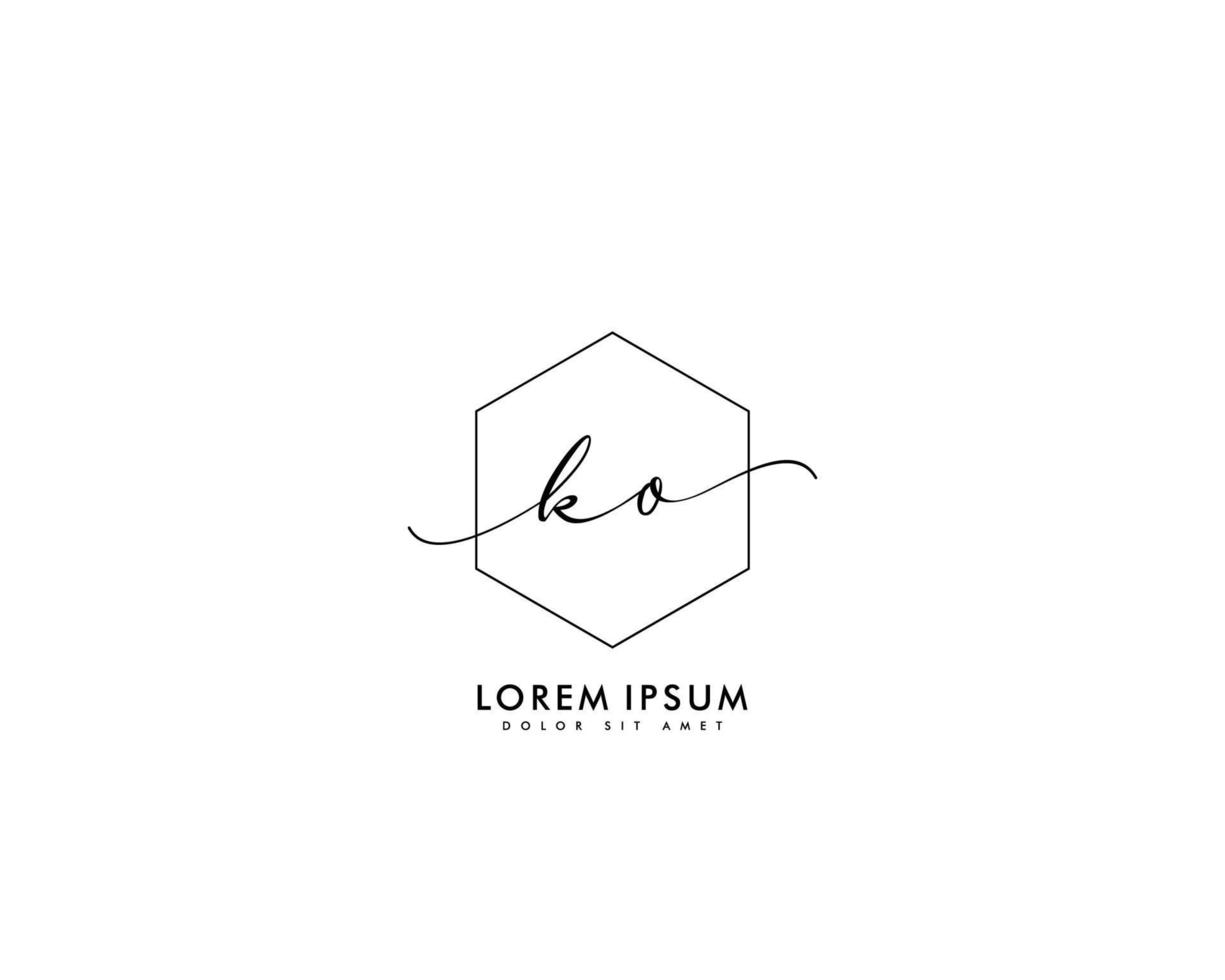 eerste brief ko vrouwelijk logo schoonheid monogram en elegant logo ontwerp, handschrift logo van eerste handtekening, bruiloft, mode, bloemen en botanisch met creatief sjabloon vector