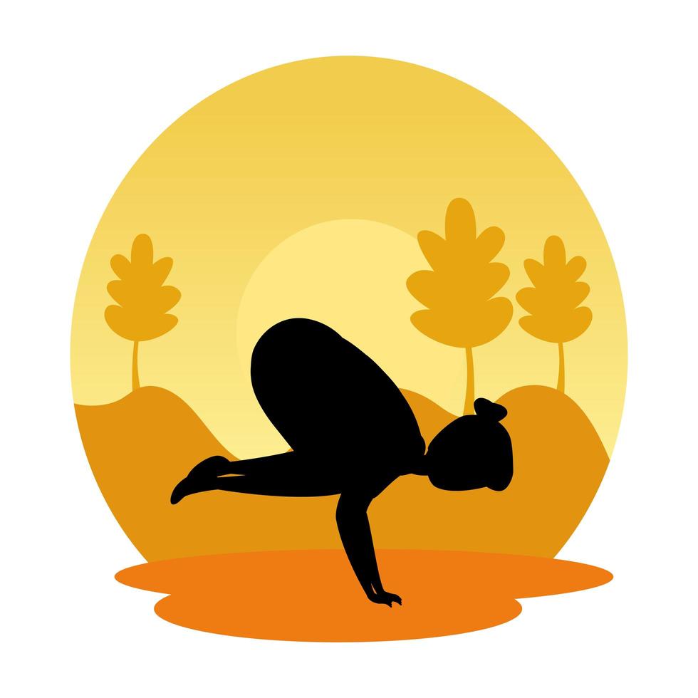 silhouet van vrouw die pilates op de scène van de landschapszonsondergang oefent vector