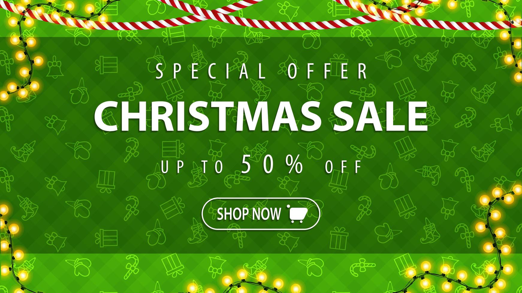 speciale aanbieding, kerstuitverkoop, tot 50 korting, groene banner met groen patroon met wanten, geschenkdoosjes, bellen en elfenlaarzen. vector