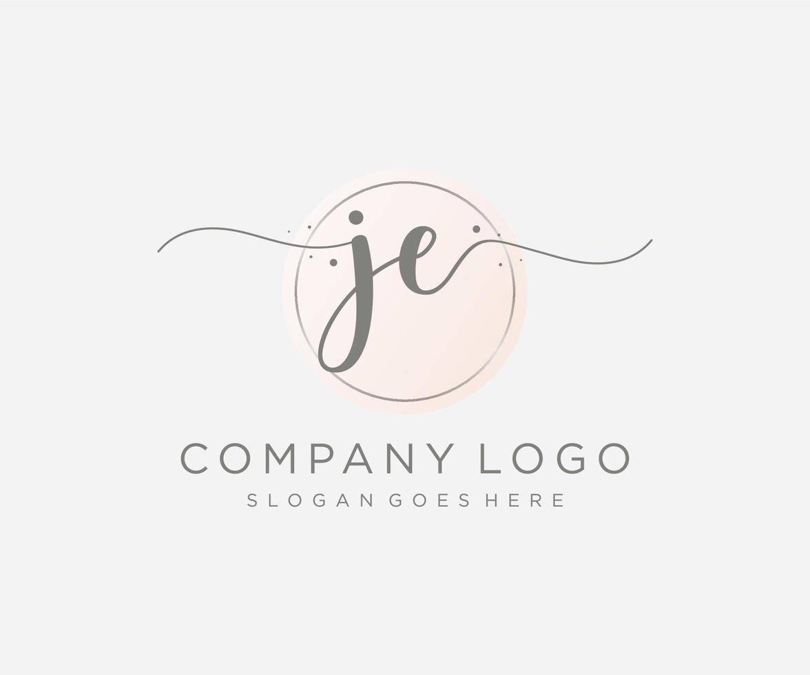 eerste je vrouwelijk logo. bruikbaar voor natuur, salon, spa, kunstmatig en schoonheid logo's. vlak vector logo ontwerp sjabloon element.