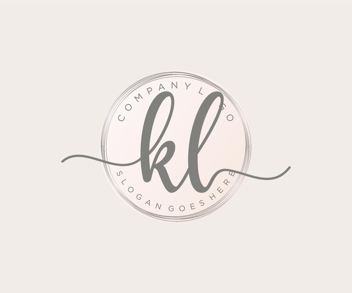 eerste kl vrouwelijk logo. bruikbaar voor natuur, salon, spa, kunstmatig en schoonheid logo's. vlak vector logo ontwerp sjabloon element.