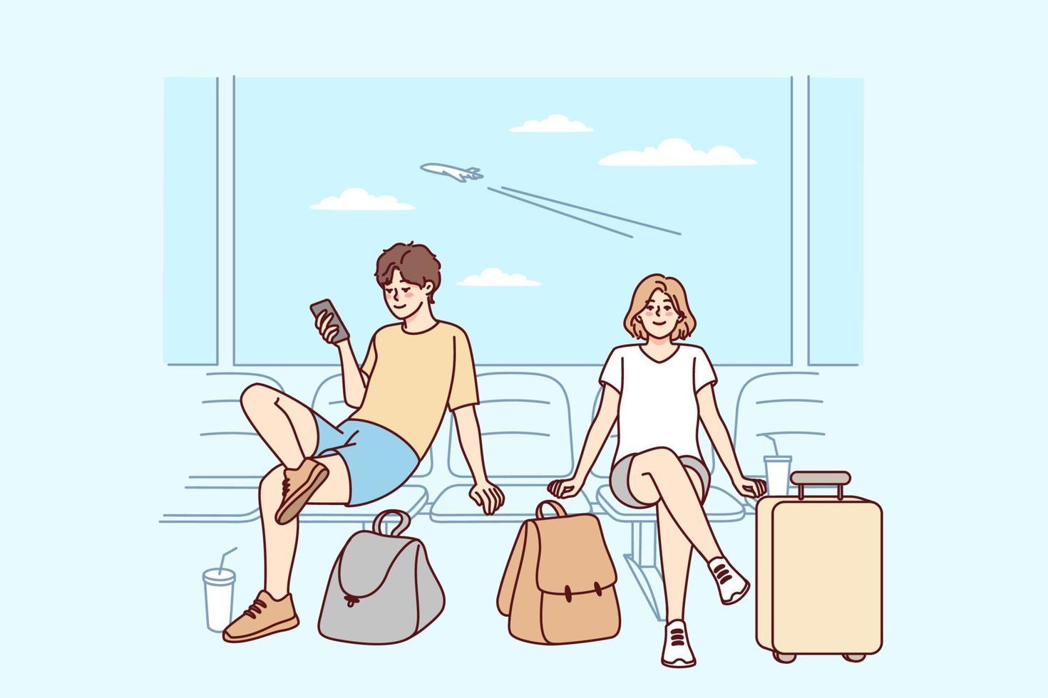 gelukkig paar met koffers zittend in luchthaven klaar voor zomer vakantie. glimlachen Mens en vrouw met bagage opgewonden over reizend. toerisme concept. vector illustratie.