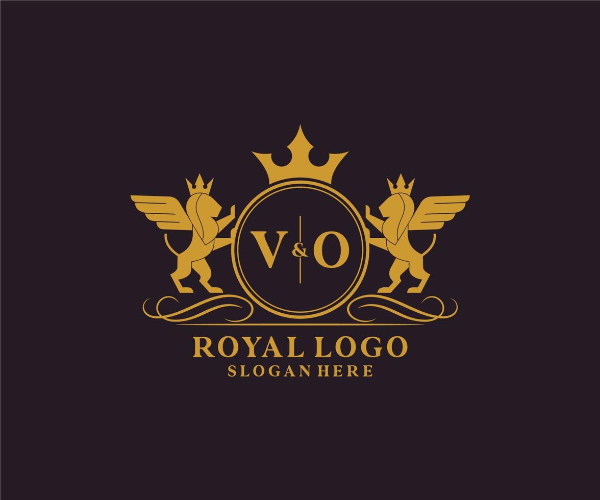 eerste vo brief leeuw Koninklijk luxe heraldisch, wapen logo sjabloon in vector kunst voor restaurant, royalty, boetiek, cafe, hotel, heraldisch, sieraden, mode en andere vector illustratie.