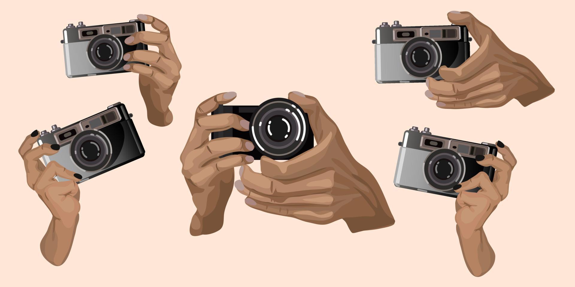 een reeks van handen met een retro camera. vector illustratie. mannetje en vrouw handen houden de camera. de camera is gemaakt in bruin en zwart kleuren Aan een wit achtergrond. realistisch camera en handen.