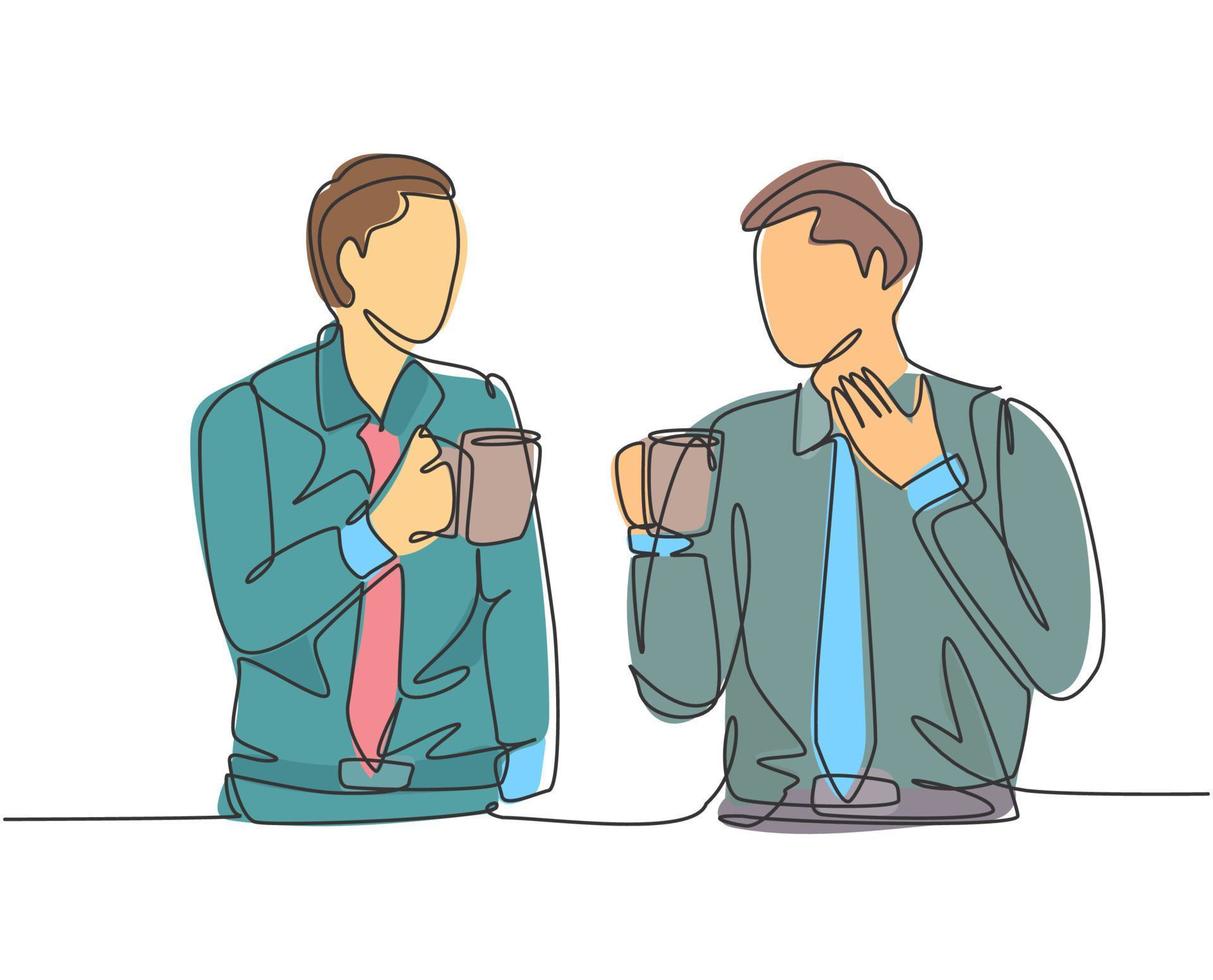 enkele doorlopende lijntekening van twee jonge mannelijke werknemers hebben een informeel gesprek terwijl ze koffie drinken tijdens de kantoorpauze. rustpauze op het werkconcept. moderne één lijn tekenen ontwerp vector illustratie afbeelding