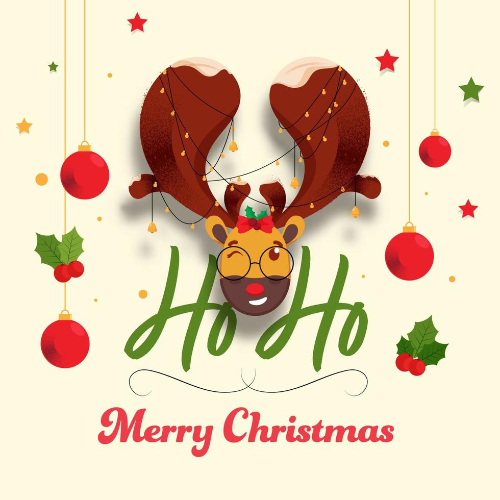 ho ho vrolijk Kerstmis tekst met tekenfilm rendier gezicht slijtage verlichting of gouden klok guirlande, sterren, hulst bessen en hangende kerstballen versierd achtergrond. vector