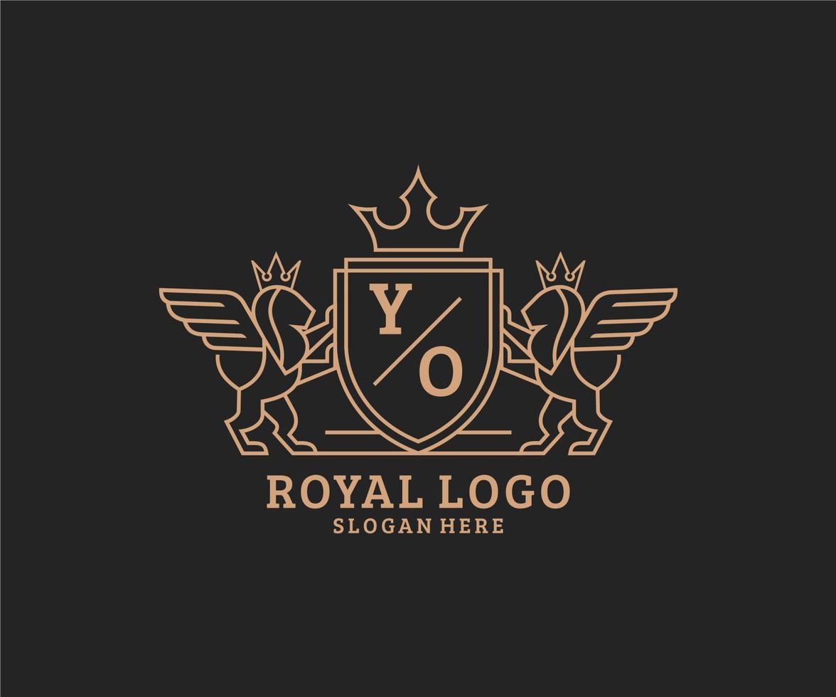 eerste yo brief leeuw Koninklijk luxe heraldisch, wapen logo sjabloon in vector kunst voor restaurant, royalty, boetiek, cafe, hotel, heraldisch, sieraden, mode en andere vector illustratie.