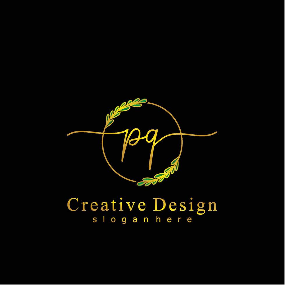 eerste pq schoonheid monogram en elegant logo ontwerp, handschrift logo van eerste handtekening, bruiloft, mode, bloemen en botanisch logo concept ontwerp. vector