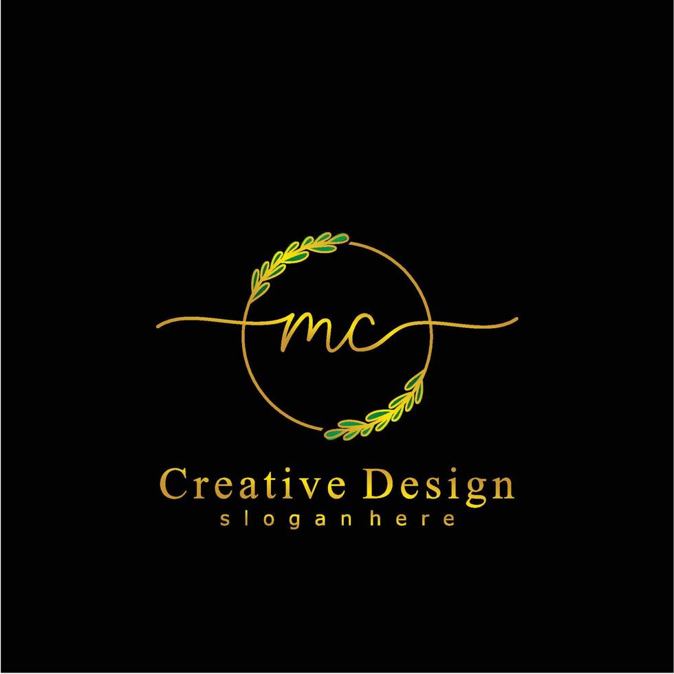 eerste mc schoonheid monogram en elegant logo ontwerp, handschrift logo van eerste handtekening, bruiloft, mode, bloemen en botanisch logo concept ontwerp. vector