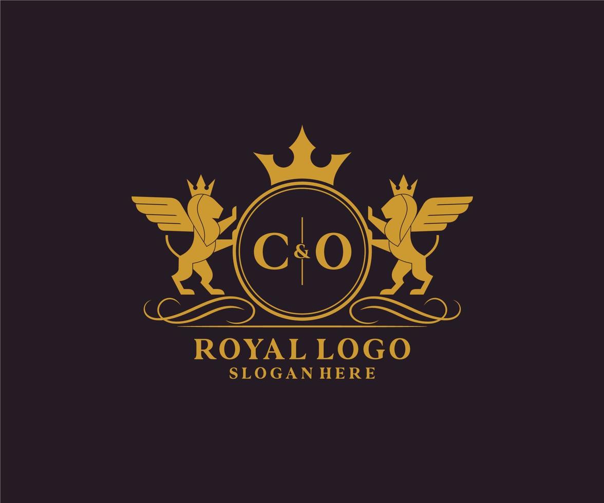 eerste co brief leeuw Koninklijk luxe heraldisch, wapen logo sjabloon in vector kunst voor restaurant, royalty, boetiek, cafe, hotel, heraldisch, sieraden, mode en andere vector illustratie.