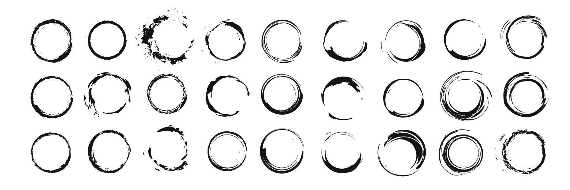 set van vector zwarte cirkels. zwarte vlekken op witte geïsoleerde achtergrond. plekken voor grunge-ontwerp