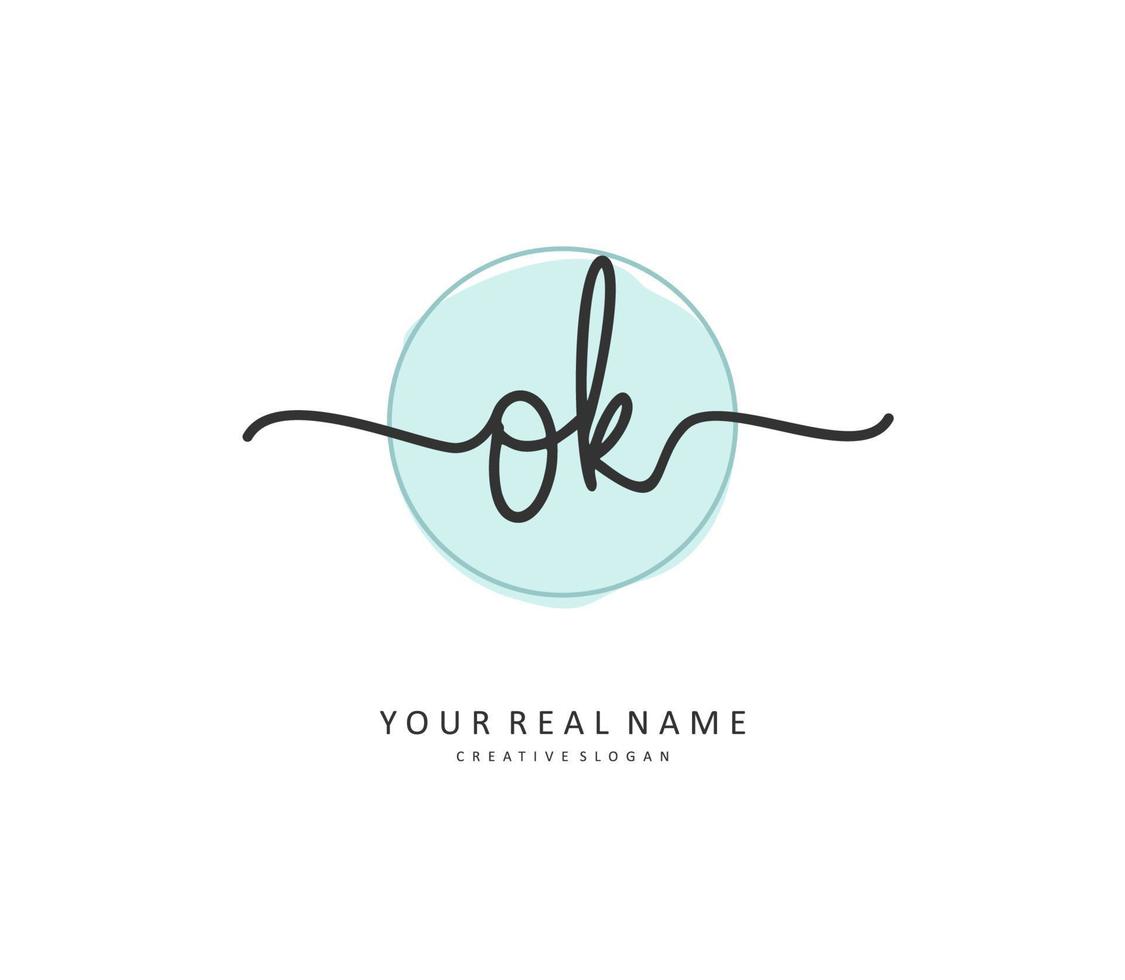 O k OK eerste brief handschrift en handtekening logo. een concept handschrift eerste logo met sjabloon element. vector