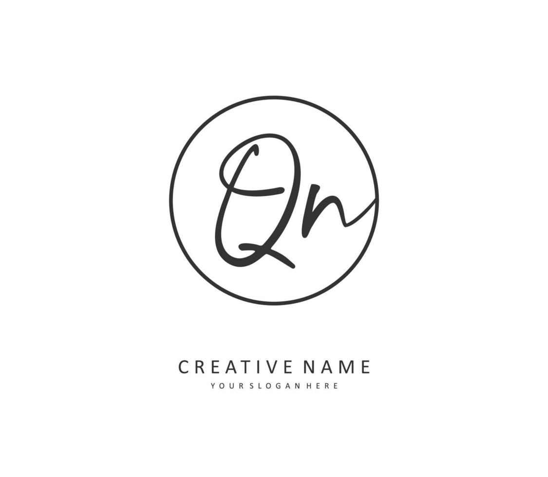 q n qn eerste brief handschrift en handtekening logo. een concept handschrift eerste logo met sjabloon element. vector