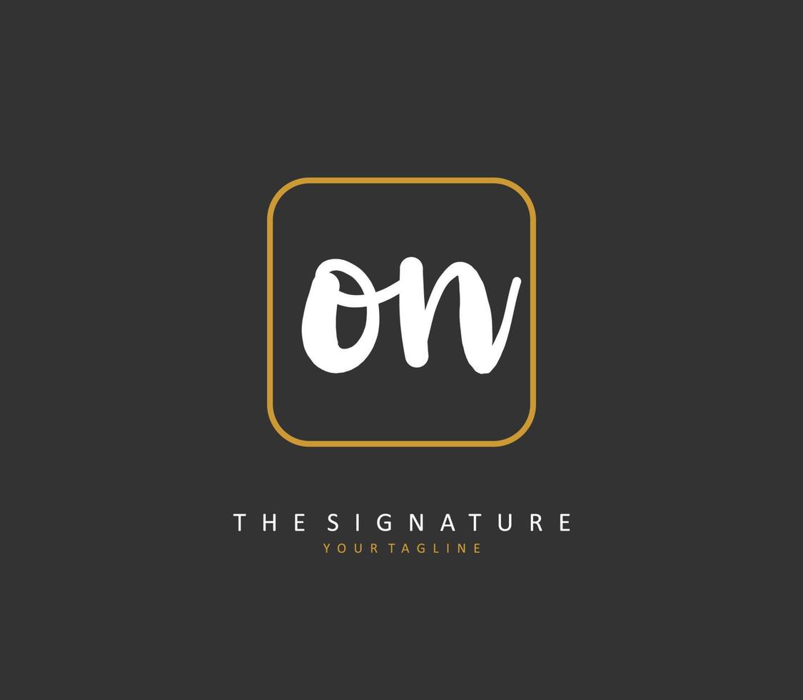 O n Aan eerste brief handschrift en handtekening logo. een concept handschrift eerste logo met sjabloon element. vector