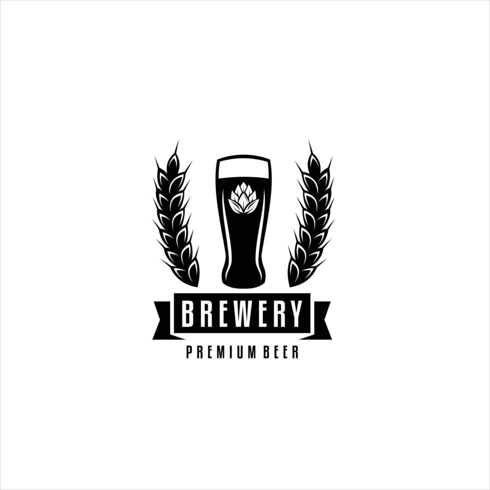 brouwerij hand- geschreven belettering logo, label, insigne sjabloon met hop voor bier huis, bar, kroeg, brouwen bedrijf, taverne, wijn whisky markt vector