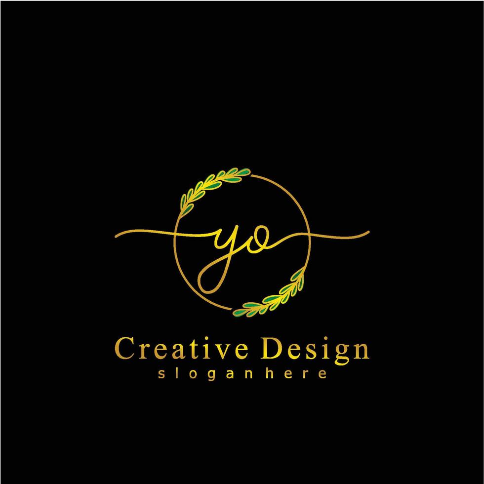 eerste yo schoonheid monogram en elegant logo ontwerp, handschrift logo van eerste handtekening, bruiloft, mode, bloemen en botanisch logo concept ontwerp vector