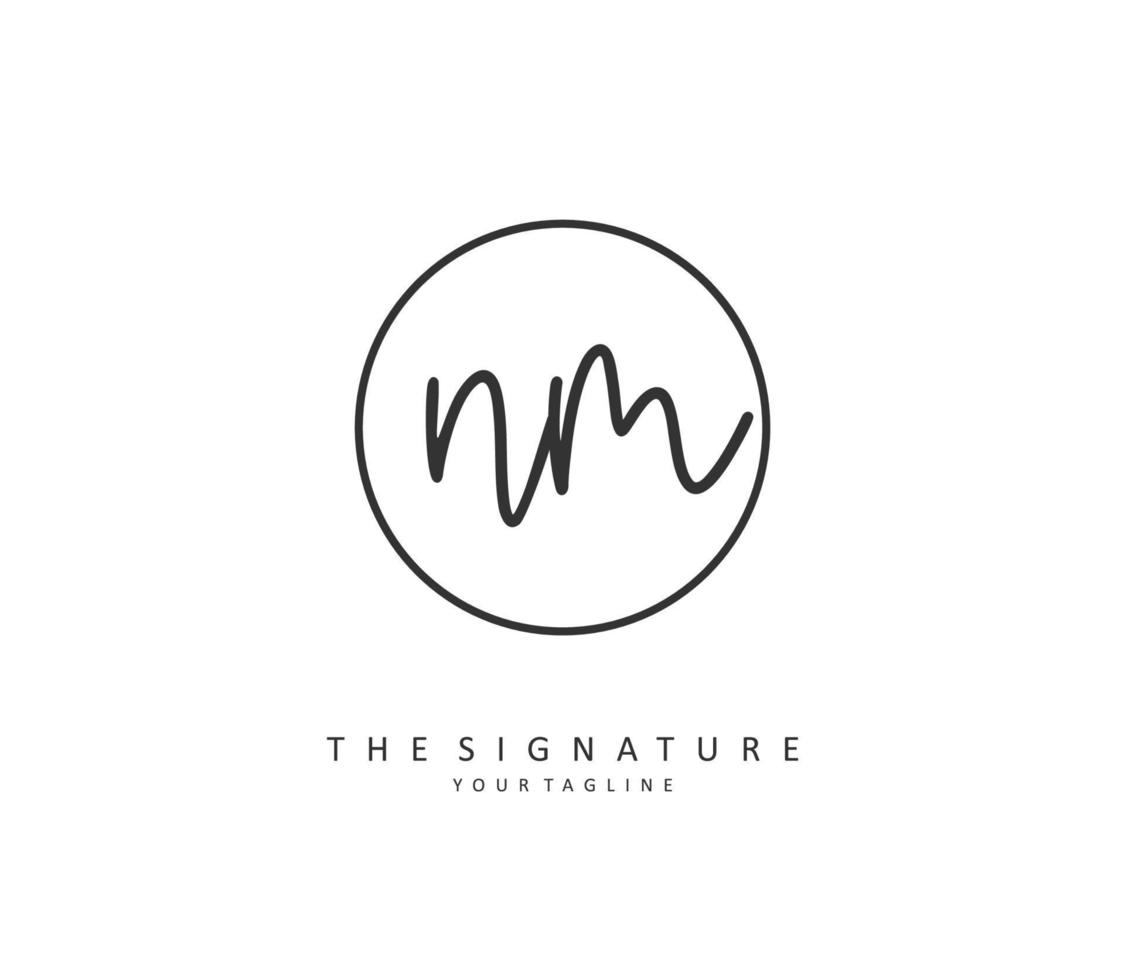 n m nm eerste brief handschrift en handtekening logo. een concept handschrift eerste logo met sjabloon element. vector