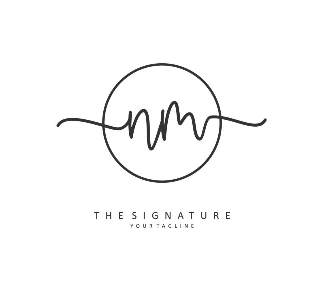 n m nm eerste brief handschrift en handtekening logo. een concept handschrift eerste logo met sjabloon element. vector