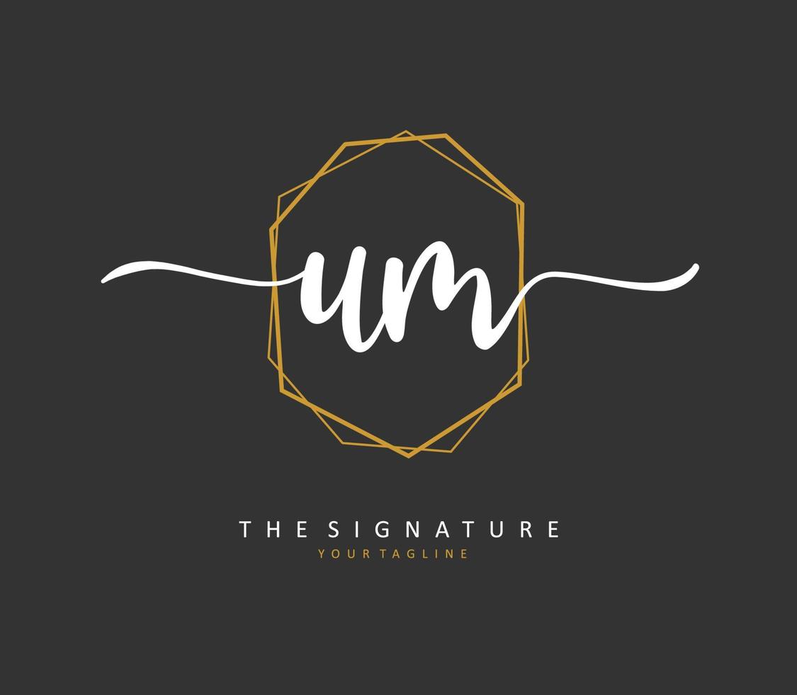 u m um eerste brief handschrift en handtekening logo. een concept handschrift eerste logo met sjabloon element. vector