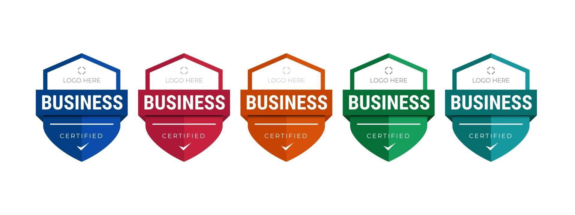 set van badgecertificaten voor bedrijfstraining om te bepalen op basis van criteria. vectorillustratie gecertificeerd logo ontwerpsjabloon. vector