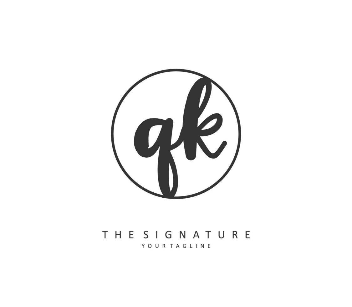 q k qk eerste brief handschrift en handtekening logo. een concept handschrift eerste logo met sjabloon element. vector