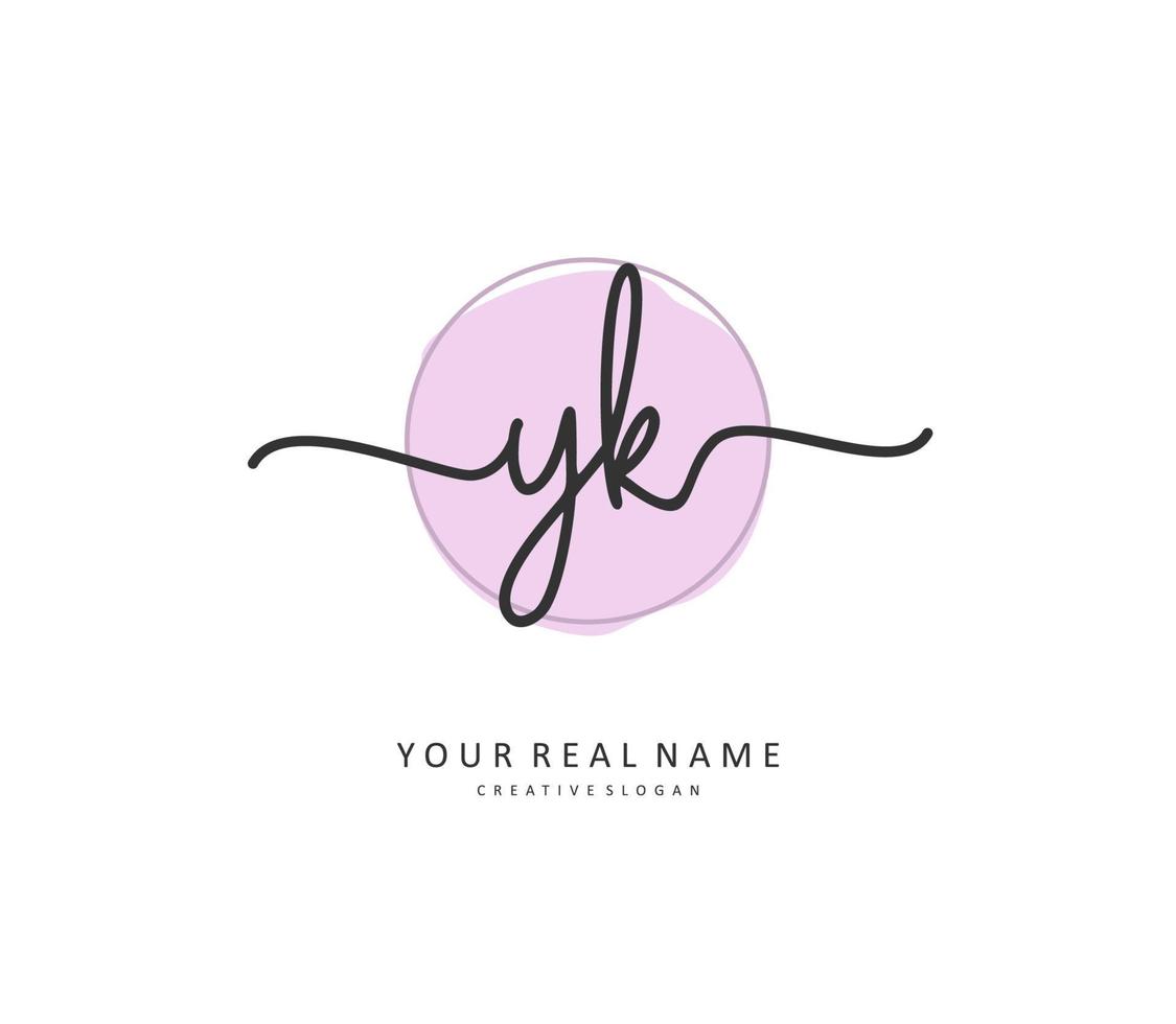 y k yk eerste brief handschrift en handtekening logo. een concept handschrift eerste logo met sjabloon element. vector