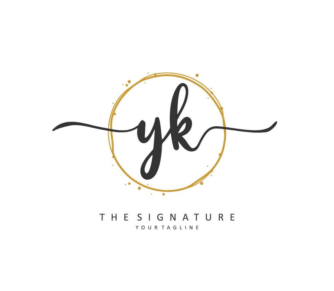 y k yk eerste brief handschrift en handtekening logo. een concept handschrift eerste logo met sjabloon element. vector